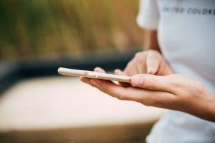 Išmanus pasirinkimas: pasakė, kaip sutaupyti pinigų ir tausoti gamtą renkantis telefoną