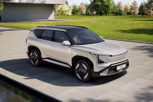 „Kia“ išanalizavo, ko nori Europos vairuotojai: debiutuos naujasis „Kia EV5“ elektromobilis