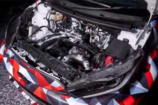 „Toyota“ kuria įspūdingą benzininį variklį, kuris pasiūlys ne tik galią, bet ir mažą taršą