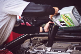 Gamintojai nutyli tai, ką žino mechanikai: pamirškite 30 tūkst. km intervalus arba mokėsite dvigubai