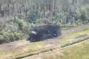 Įspūdingas Ukrainos kariuomenės smūgis: gausybė dronų sunaikiną svarbų rusų ginkluotės vagoną