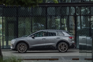 Pirmas kartas istorijoje: „Audi“ elektromobiliai kainuoja tiek pat kaip ir vidaus degimo varikliais varomi modeliai