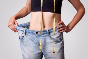 Moteris neteko raukšlių ir numetė beveik 10 kilogramų vos per mėnesį: kokios dietos ji laikėsi?