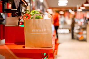 Tyrimas: liepos mėnesį „Rimi“ parduotuvėse pigiausi pieno produktų bei vaisių ir daržovių krepšeliai