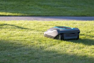 Vejos robotas už kelis šimtus? Štai kaip išsirinkti pigų robotą ir pamiršti apie visus vasaros vargus