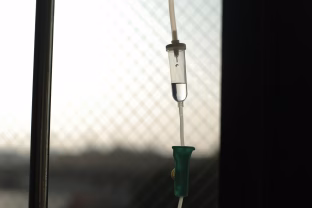 Po apsinuodijimo narkotikais atsidūrė ligoninėje: kaip apsaugoti vaikus nuo šios grėsmės?