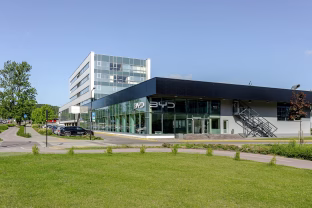 Vilniuje duris atvėrė pirmasis šalyje BYD automobilių salonas: tokio elektromobilių pasirinkimo dar nematėme