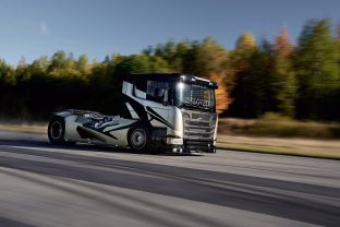 Kelių monstras atvyksta į Klaipėdoje įvyksiančią Jūros šventę: „Scania Chimera“ užgniauš kvapą net drąsiausiems