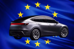 „Tesla“ nuosmukis tęsiasi ir toliau: prarado savo karūną Europoje, paaiškėjo, kas tapo elektromobilių lyderiu