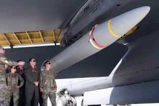 Pentagonas pademonstravo mirtiną ginklą: įspūdinga raketa, kurios bijo net ir Kinija, jai neprilygsta niekas