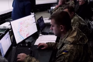 Ukrainiečiai keičia karo lauko taisykles: pasitelkia įspūdingus ginklus, kurie išduoda rusų karių veiksmus