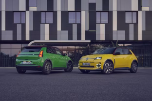 „Renault“ Baltijos šalyse fiksavo įspūdingą šuolį: vairuotojai graibstė naująjį „Renault 5 E-Tech Electric“