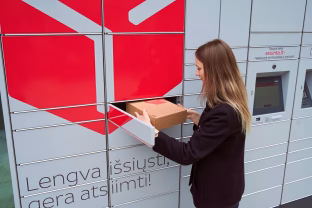 Lietuviai laužo visos Europos rekordus: atsiskaito be žodžių, siuntas pasiima be žmogaus tarpininkavimo