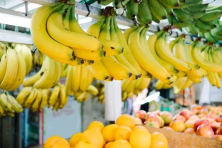 Žalias ar geltonas? Mitybos specialistai atskleidė, kuris bananas iš tikrųjų naudingesnis jums