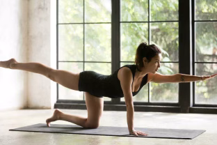 Treneriai rekomenduoja šią mankštą: tinka įvairaus amžiaus žmonėms ir nereikalauja sporto salės