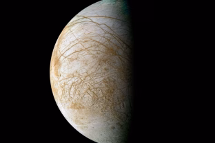 NASA tyrimas gali perrašyti istoriją: rado paslaptingą junginį Jupiterio palydove, kas slepiasi po storu ledu?