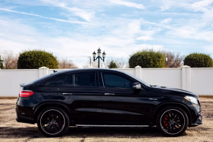 Nuo „Mercedes-Benz“ iki „Seat“ už 5 tūkst. eurų: kokius automobilius dažniausiai renkasi Lietuvos gyventojai