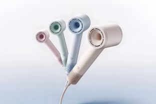 „Xiaomi“ pristatė nebrangų plaukų džiovintuvą, kuris jūsų plaukus išdžiovins vos per 1 minutę