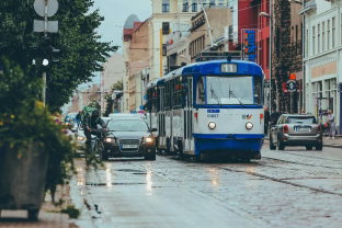 Estai laikosi taisyklių, lietuviai linkę improvizuoti: pasakė, ką verta žinoti prieš sėdant prie vairo