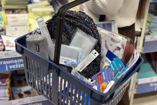 Žolinės tampa pasiruošimo mokyklai diena: „Maxima“ fiksuoja šuolį kuprinių ir sąsiuvinių pardavimuose