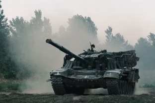 Šokiruojantis rusų puolimas: derybos dėl taikos virto kariniu košmaru, Ukrainą drebino galingos atakos