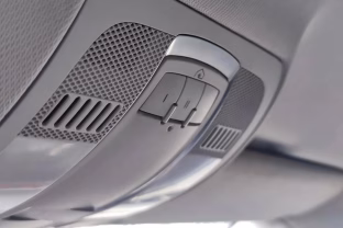Tai ne monetų ar dekoracijų laikiklis: slapta automobilio detalė, kuri gali gadinti jūsų keliones