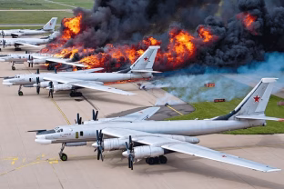 Katastrofiniai Kremliaus praradimai: bombonešiai pavirto taikiniais, Ukrainos operacija pakeitė karo eigą
