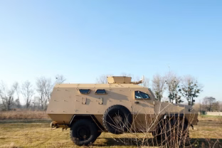 Kiekviena mašina gali išgelbėti gyvybes fronte: Ukraina gaus dar 50 prancūziškų „Bastion“ šarvuočių