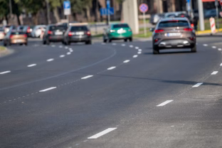 Puikaus darbo rezultatai: Karaliaus Mindaugo prospekto asfalto dangą atnaujino greičiau nei planuota