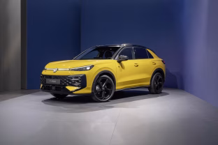 „Volkswagen“ paskelbė apie naująjį „T-Roc“ modelį: hibridinės jėgainės ir aukštesnio segmento įranga