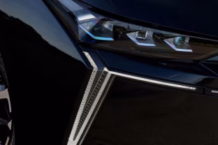 Oficialiai pristatytas „DS No.4 E-Tense“ elektrinis automobilis su 450 kilometrų rida bei patrauklia kaina