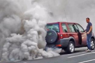 Tai gali visiškai sugadinti automobilio variklį, kaip viena klaida sukelia nepataisomą katastrofą