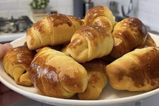 Stulbinančiai paprastas ir gardus receptas, pasigaminkite minkštus ir kvapnius ragelius su kefyru