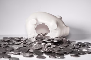 Nuo 2013 metų užfiksuota tūkstančiai bankrotų: įvardijo pagrindinę priežastį, kodėl lietuviai praranda viską
