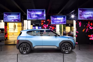 Sugrįžusi į „IAA Mobility“ parodą „Kia“ pirmą kartą europiečiams parodė visus savo elektromobilius