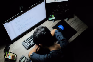 Kai nepadeda net savaitgalis, psichologė prakalbo apie pavojingiausią šiuolaikinį sindromą