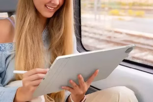 Pristatytas „Acer Iconia X12“ planšetinis kompiuteris su „MediaTek“ lustu ir dideliu AMOLED ekranu