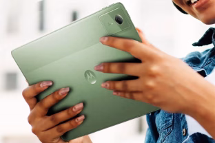 „Motorola“ pristatė naująjį „Moto Pad 60 Neo“ planšetinį kompiuterį su aukštos klasės ekranu