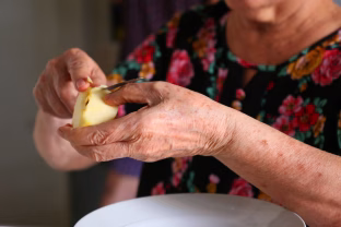 Mokslininkai nustatė netikėtą ženklą, vėlyvi pusryčiai gali reikšti gerai suprastėjusią sveikatą