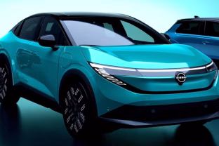 „Nissan“ susiduria su elektromobilių baterijų krize, naujų automobilių teks laukti gerokai ilgiau