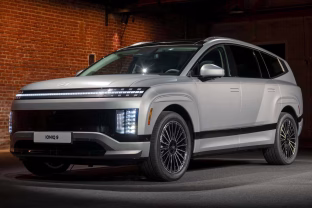 Itin ambicingi „Hyundai“ planai: nuo pigesnio „Ioniq“ elektromobilio iki prabangaus „Genesis GV90“