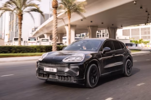 „Porsche“ nusisuka nuo elektromobilių: vietoje elektrinio flagmano, ruošiamasi sugrįžti prie benzininių