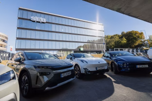 Įperkamų elektromobilių skaičius išaugo dvigubai, bet lietuviai mieliau renkasi hibridinius modelius