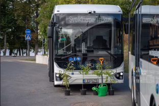 Nuo šiol kelionės Trakuose taps tylesnės ir žalesnės, jau kursuoja keturi nauji elektriniai autobusai