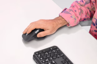 „Logitech“ paskelbė apie ikoniškosios „MX“ serijos belaidę pelę su haptinėmis funkcijomis