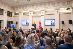 Prezidentas perspėja: tik 15 proc. senjorų turi skaitmeninius įgūdžius, likę tampa lengvu sukčių grobiu