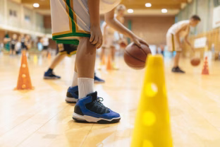 Sporto būrelius lankantys vaikai susiduria su pusantro karto didesne traumų rizika, kaip jų išvengti?