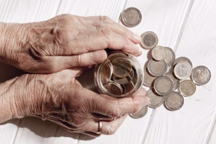 Kai kurie pensininkai gauna net ir 3000 eurų pensiją, tačiau bendra situacija šalyje kelia didelį nerimą
