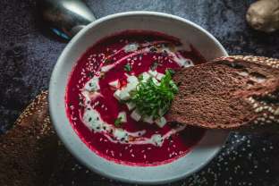 Močiutės virtuvės stebuklas iš Ukrainos: barščiai su ingredientu, kuris nustebins net gurmanus
