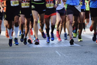 Maratonai erzina daugelį vairuotojų: sužinokite, kodėl dėl bėgikų uždaromos net ir didžiausių miestų gatvės